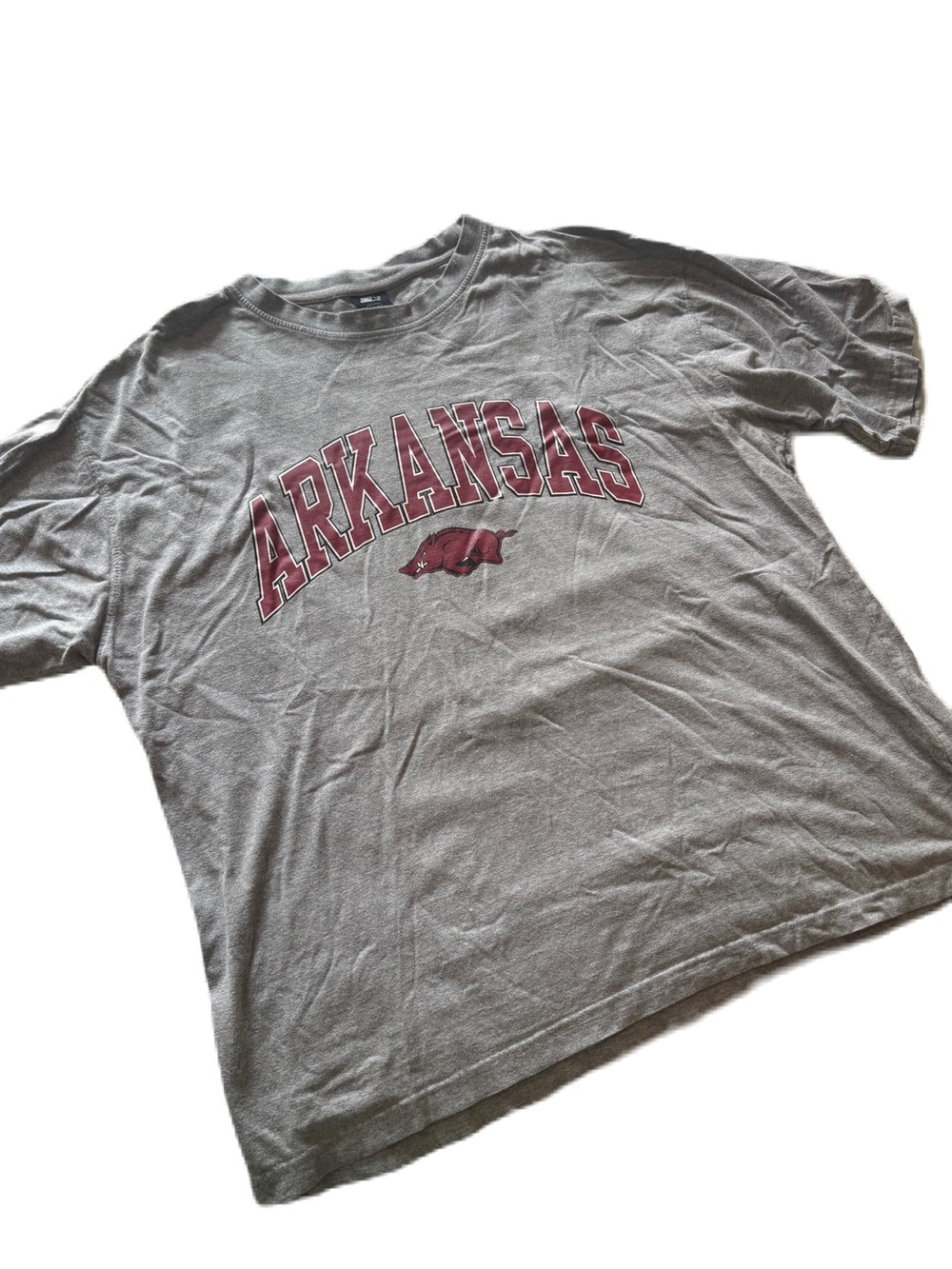 STARTER Gray Short-Sleeve Arkansas Graphic Tee with Red Accent